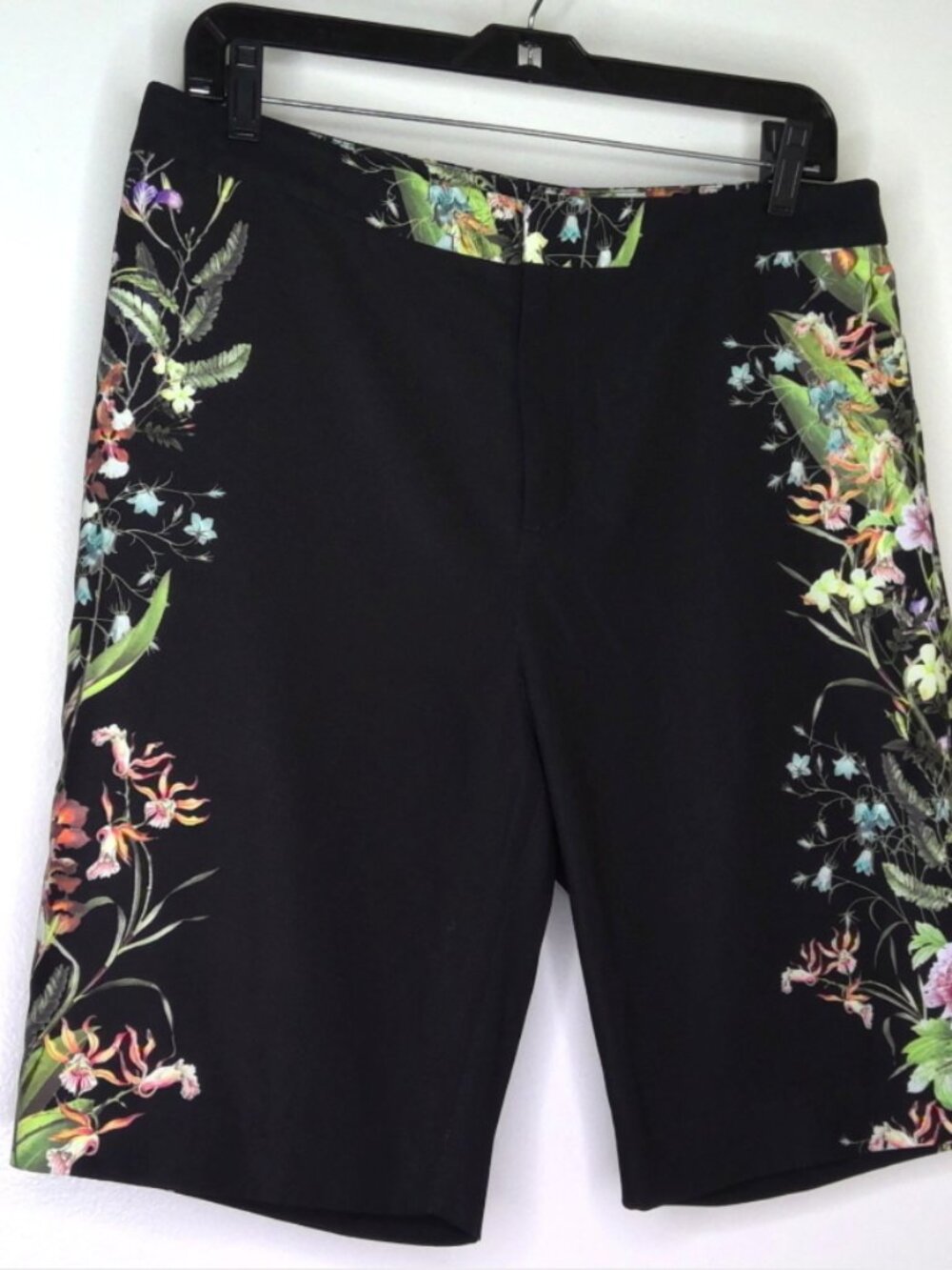 Mural Bermuda Shorts Dark Black & Floral Smooth Back Slit Pockets NWOT Sz 8